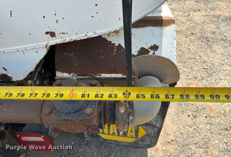 image for item LV9269 2000 Volvo VN water truck