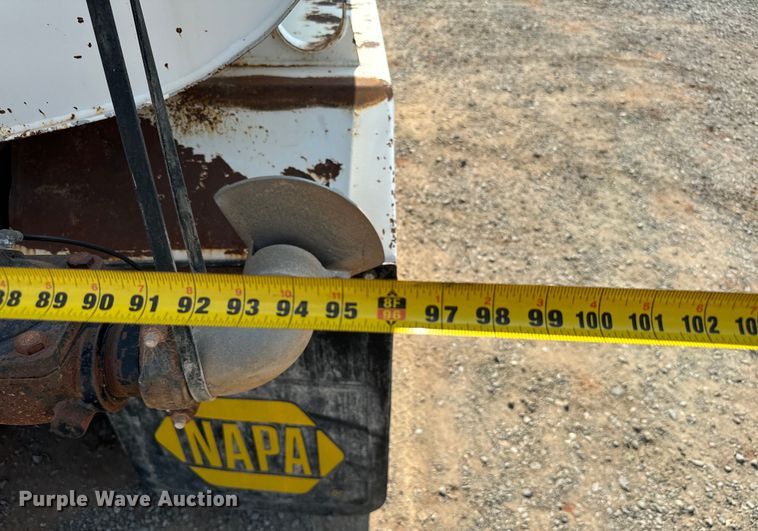 image for item LV9269 2000 Volvo VN water truck