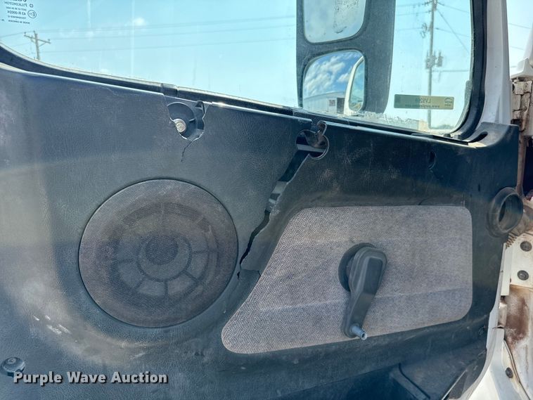 image for item LV9269 2000 Volvo VN water truck