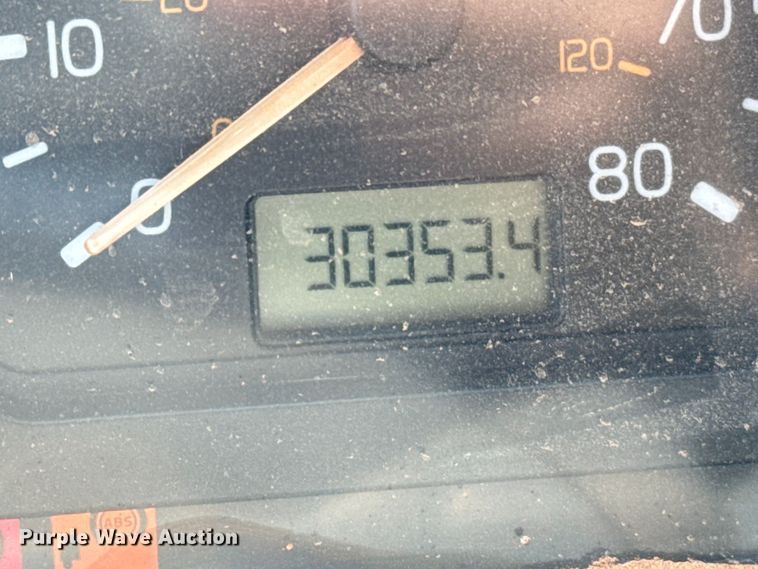 image for item LV9269 2000 Volvo VN water truck