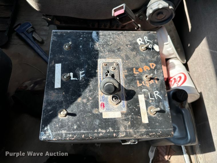 image for item LV9269 2000 Volvo VN water truck