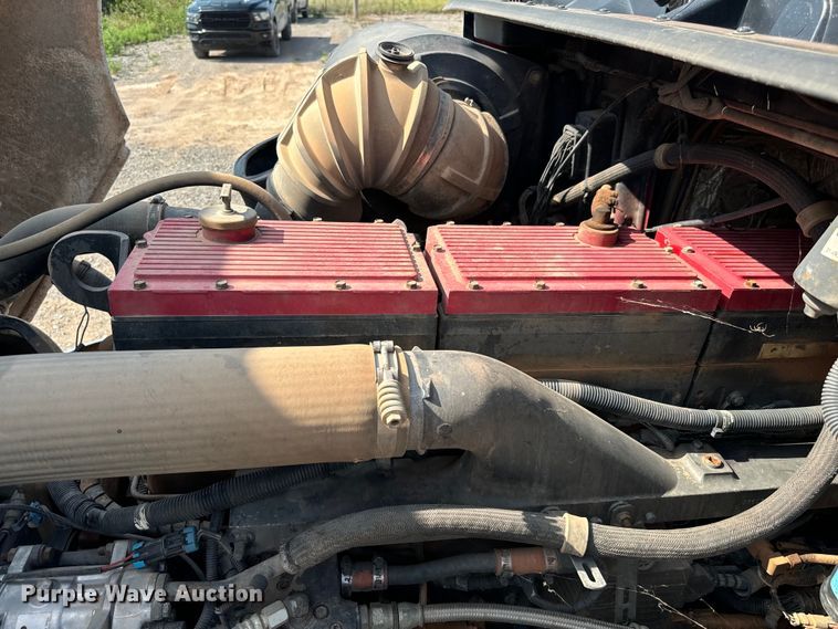 image for item LV9269 2000 Volvo VN water truck