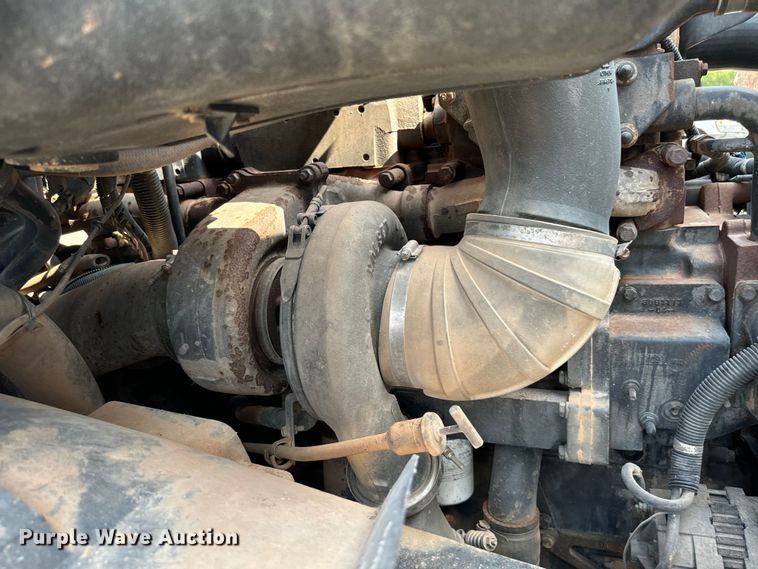 image for item LV9269 2000 Volvo VN water truck