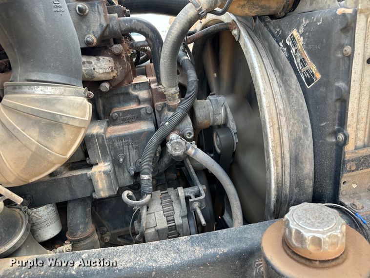 image for item LV9269 2000 Volvo VN water truck