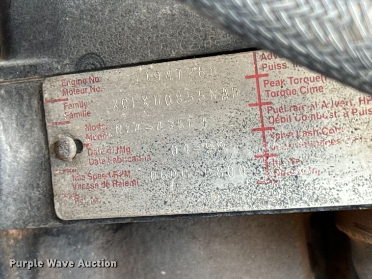 image for item LV9269 2000 Volvo VN water truck