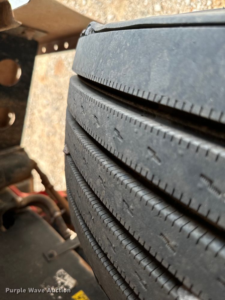 image for item LV9269 2000 Volvo VN water truck