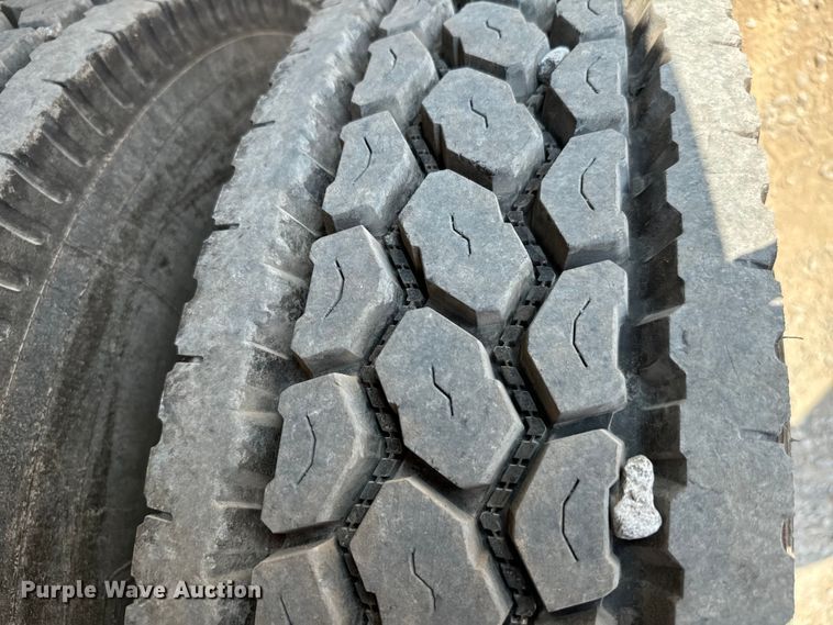 image for item LV9269 2000 Volvo VN water truck