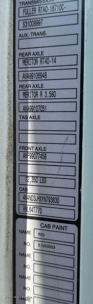 image for item LV9269 2000 Volvo VN water truck