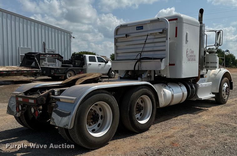 image for item LV9270 2012 Peterbilt  367 semi truck