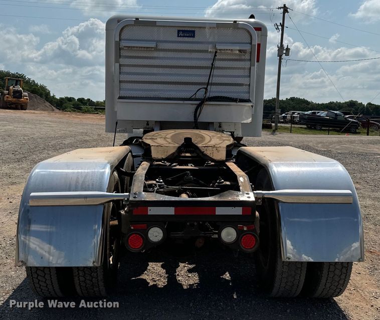 image for item LV9270 2012 Peterbilt  367 semi truck