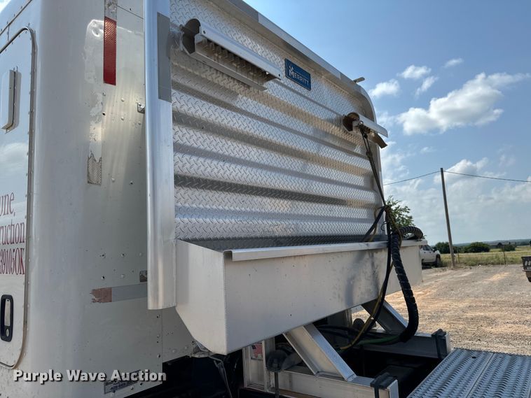 image for item LV9270 2012 Peterbilt  367 semi truck