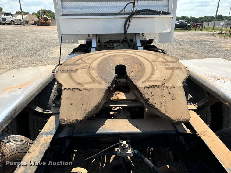 image for item LV9270 2012 Peterbilt  367 semi truck