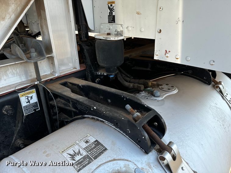 image for item LV9270 2012 Peterbilt  367 semi truck