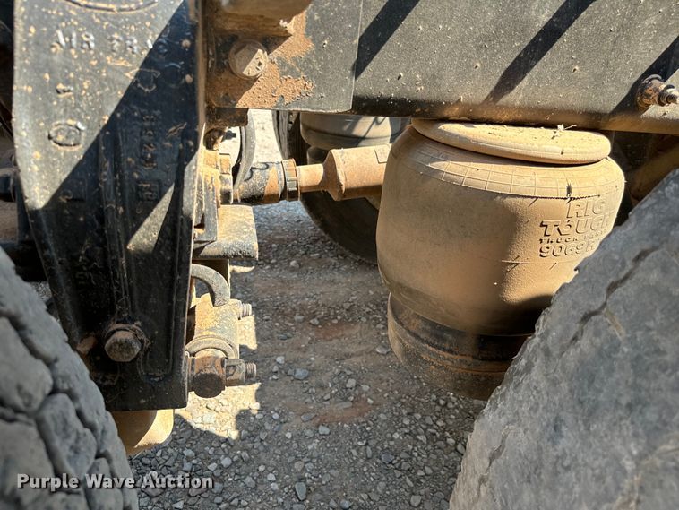 image for item LV9270 2012 Peterbilt  367 semi truck