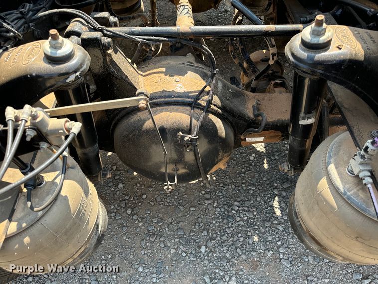 image for item LV9270 2012 Peterbilt  367 semi truck