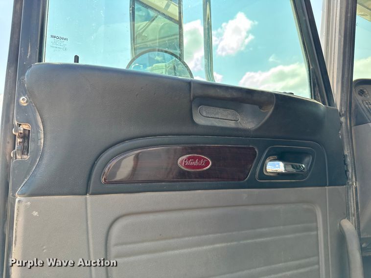 image for item LV9270 2012 Peterbilt  367 semi truck