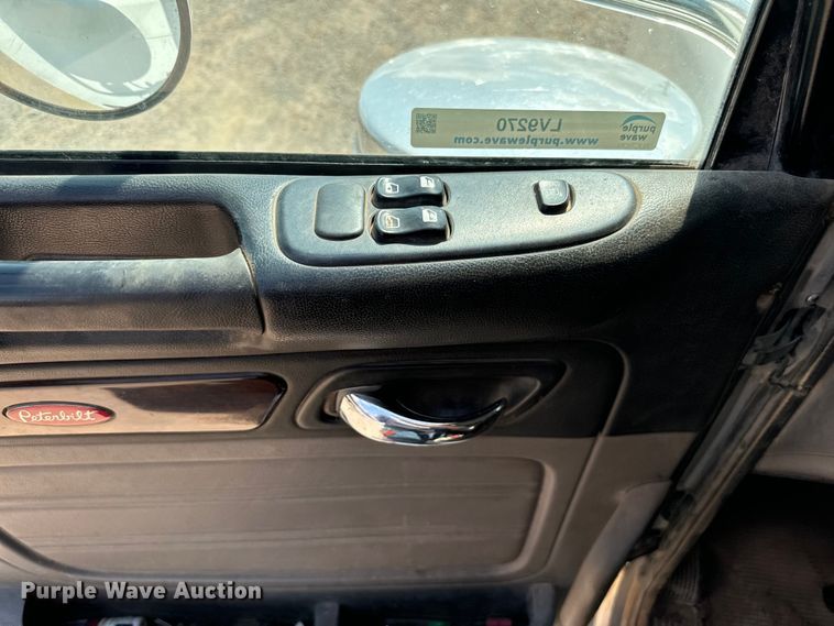 image for item LV9270 2012 Peterbilt  367 semi truck