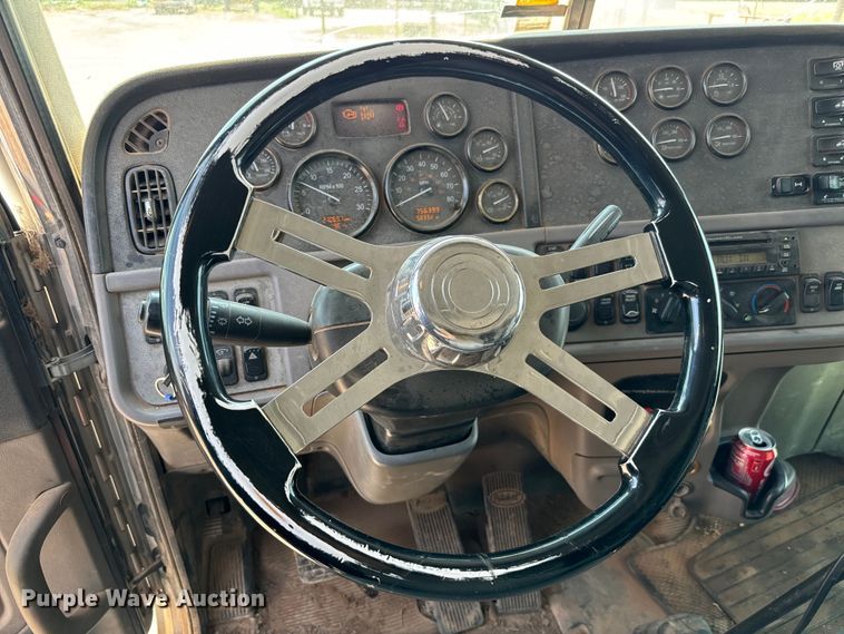 image for item LV9270 2012 Peterbilt  367 semi truck