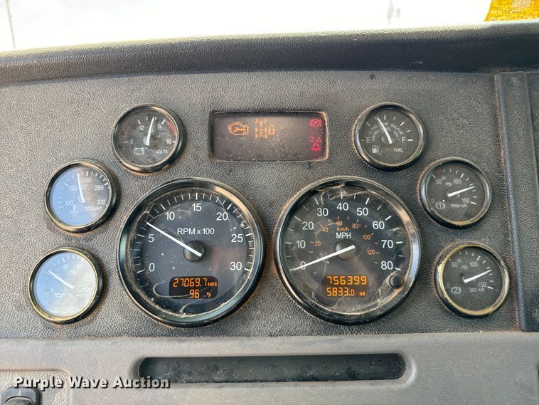 image for item LV9270 2012 Peterbilt  367 semi truck