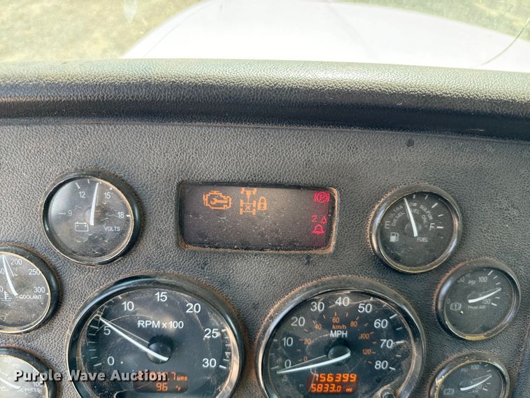 image for item LV9270 2012 Peterbilt  367 semi truck