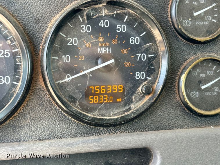 image for item LV9270 2012 Peterbilt  367 semi truck