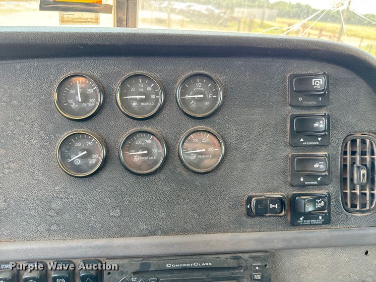 image for item LV9270 2012 Peterbilt  367 semi truck