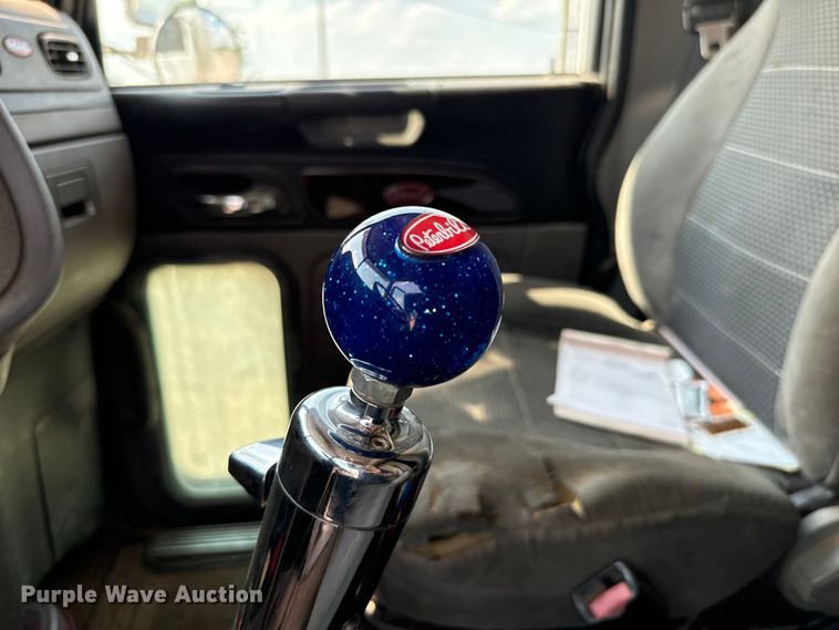 image for item LV9270 2012 Peterbilt  367 semi truck