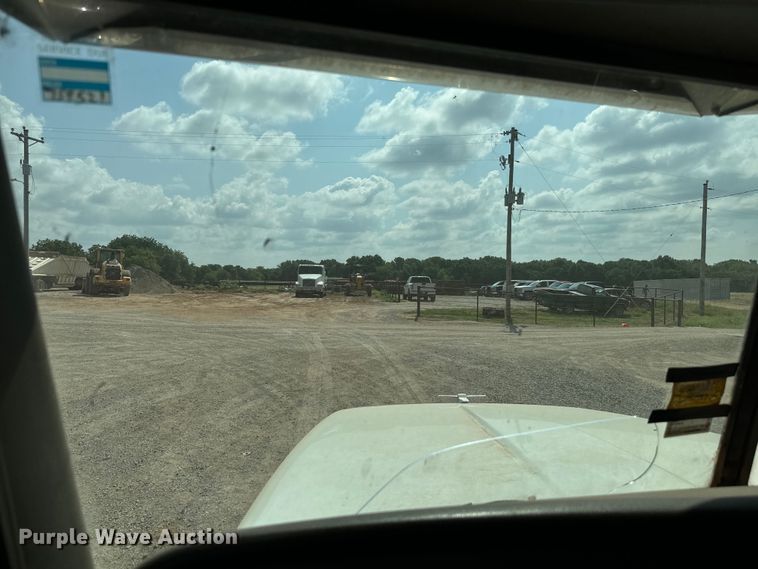 image for item LV9270 2012 Peterbilt  367 semi truck