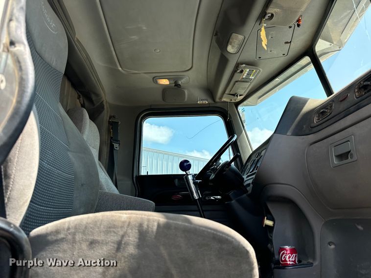 image for item LV9270 2012 Peterbilt  367 semi truck