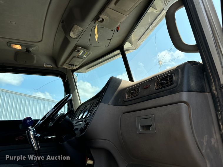 image for item LV9270 2012 Peterbilt  367 semi truck