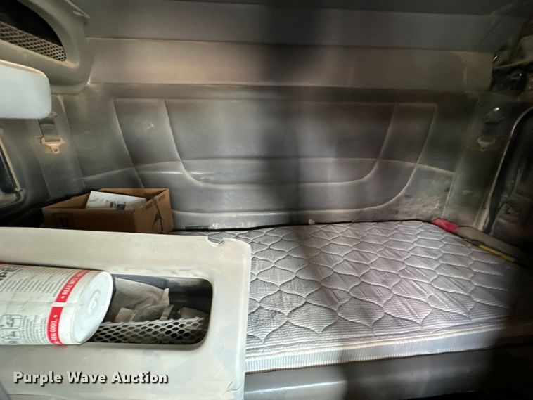 image for item LV9270 2012 Peterbilt  367 semi truck