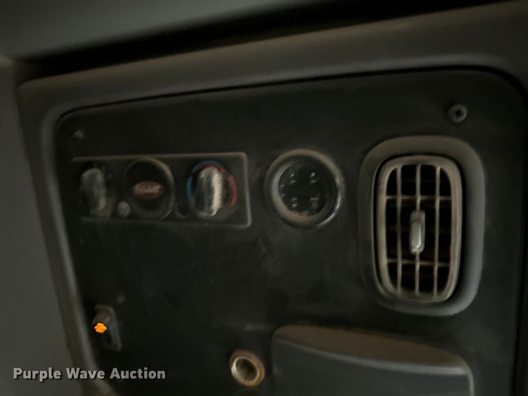 image for item LV9270 2012 Peterbilt  367 semi truck