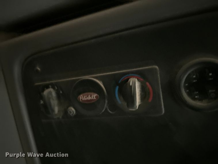 image for item LV9270 2012 Peterbilt  367 semi truck