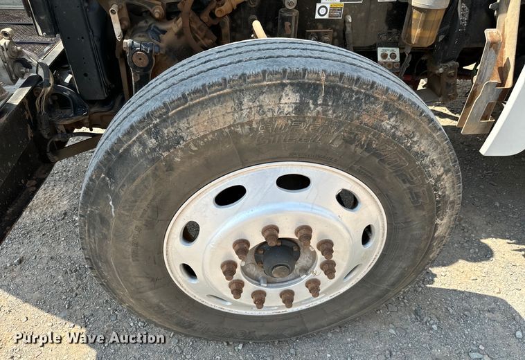 image for item LV9270 2012 Peterbilt  367 semi truck