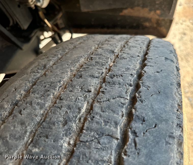 image for item LV9270 2012 Peterbilt  367 semi truck