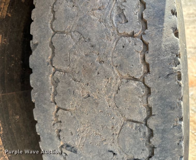 image for item LV9270 2012 Peterbilt  367 semi truck