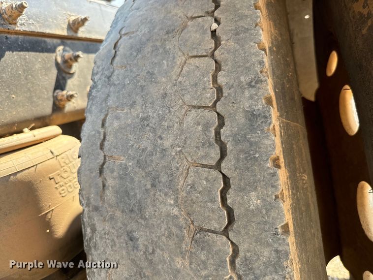 image for item LV9270 2012 Peterbilt  367 semi truck