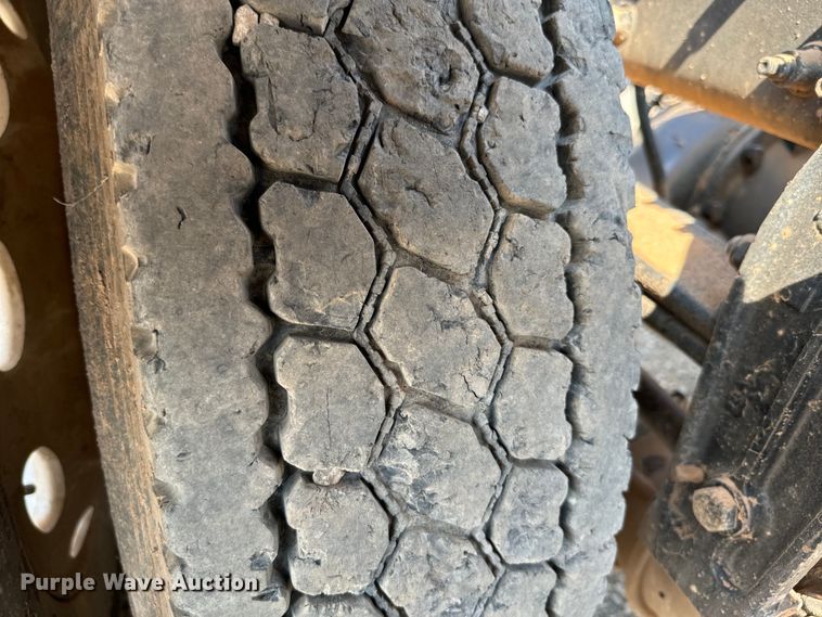 image for item LV9270 2012 Peterbilt  367 semi truck