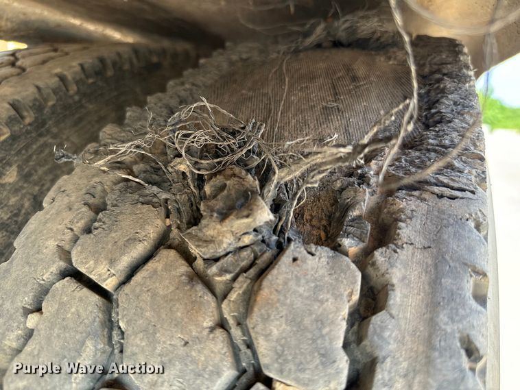 image for item LV9270 2012 Peterbilt  367 semi truck