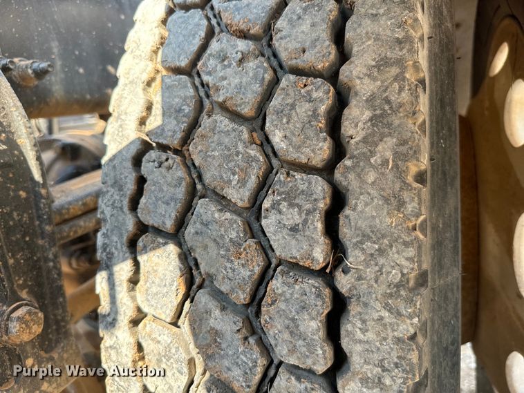 image for item LV9270 2012 Peterbilt  367 semi truck