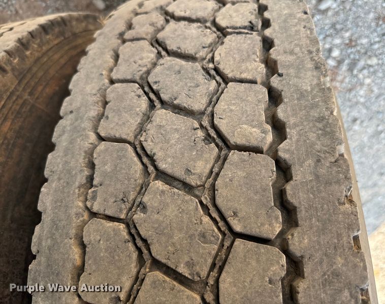 image for item LV9270 2012 Peterbilt  367 semi truck