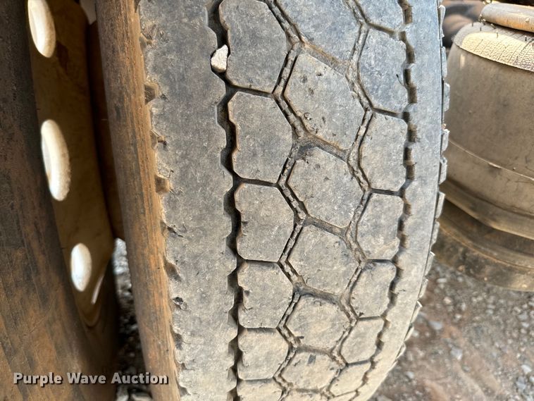 image for item LV9270 2012 Peterbilt  367 semi truck