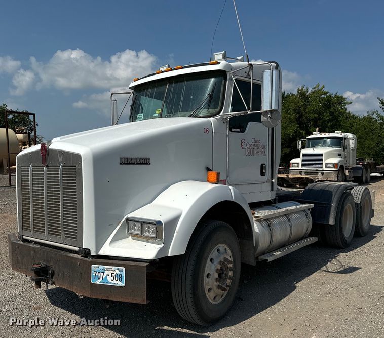 image for item LV9271 2012 Kenworth T800 semi truck