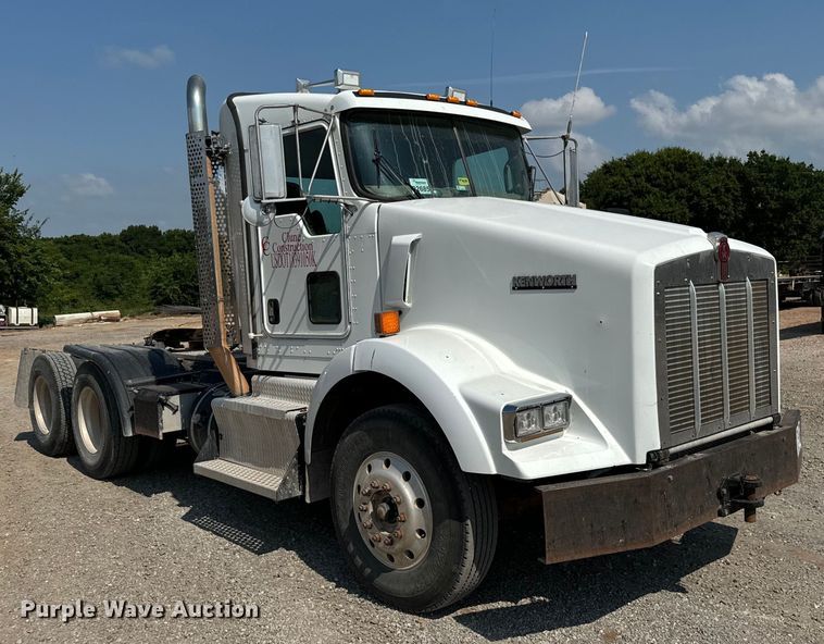 image for item LV9271 2012 Kenworth T800 semi truck