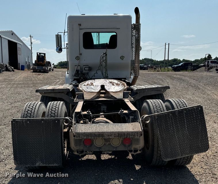 image for item LV9271 2012 Kenworth T800 semi truck