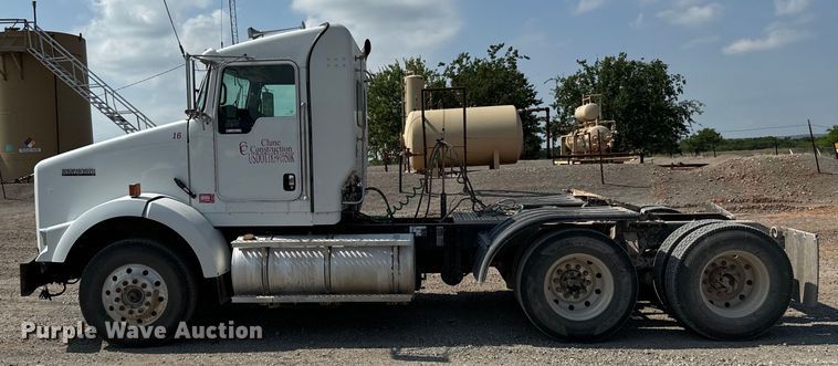 image for item LV9271 2012 Kenworth T800 semi truck