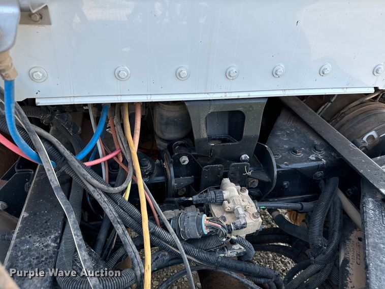 image for item LV9271 2012 Kenworth T800 semi truck