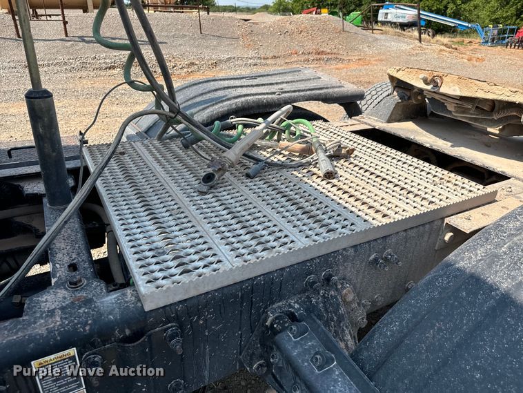 image for item LV9271 2012 Kenworth T800 semi truck