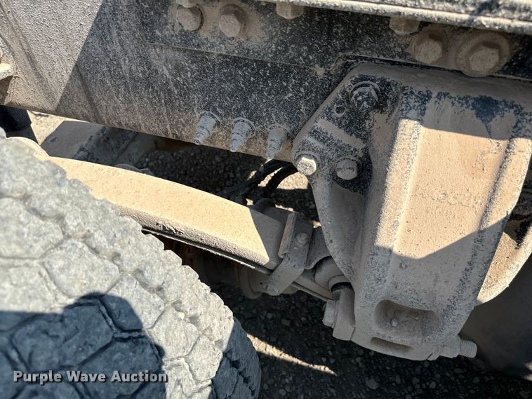 image for item LV9271 2012 Kenworth T800 semi truck