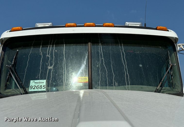 image for item LV9271 2012 Kenworth T800 semi truck